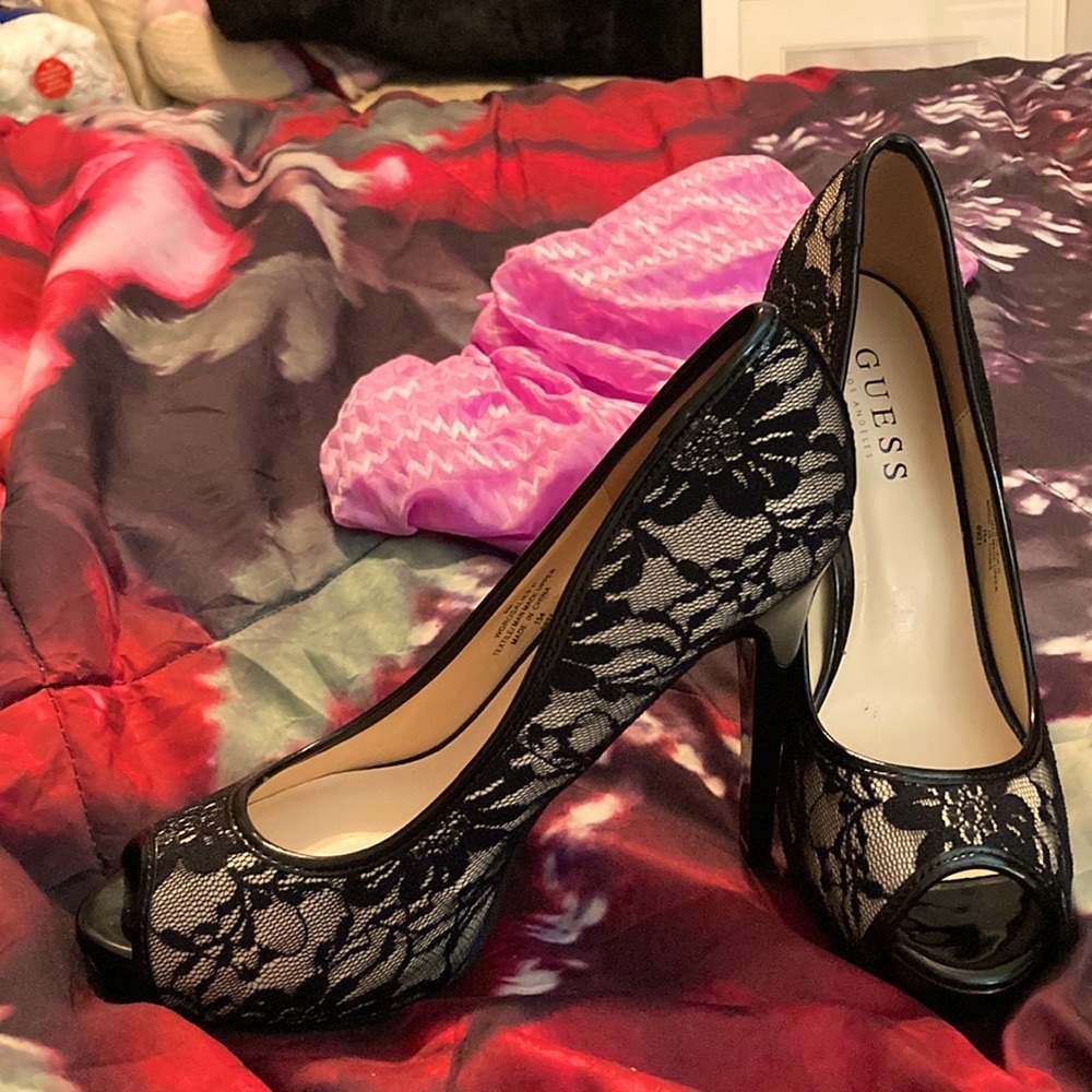 Beautiful Guess Black Lace Peep Toe Platform 4 3/4” Stilettos.  Size 8M
